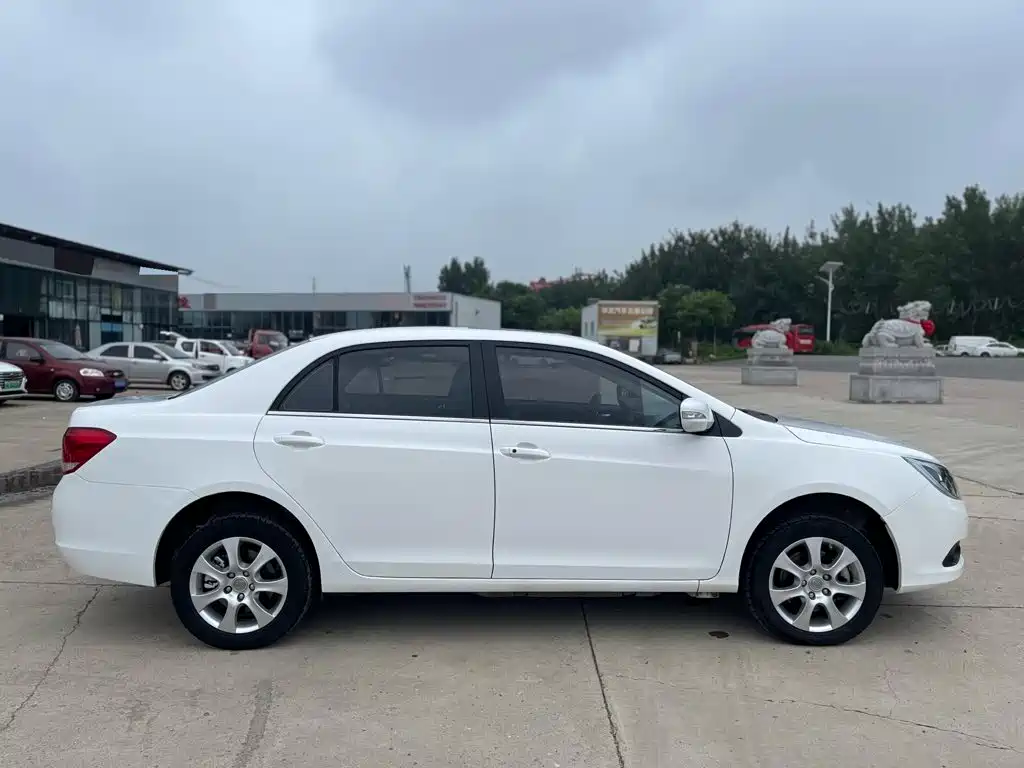 BYD E5