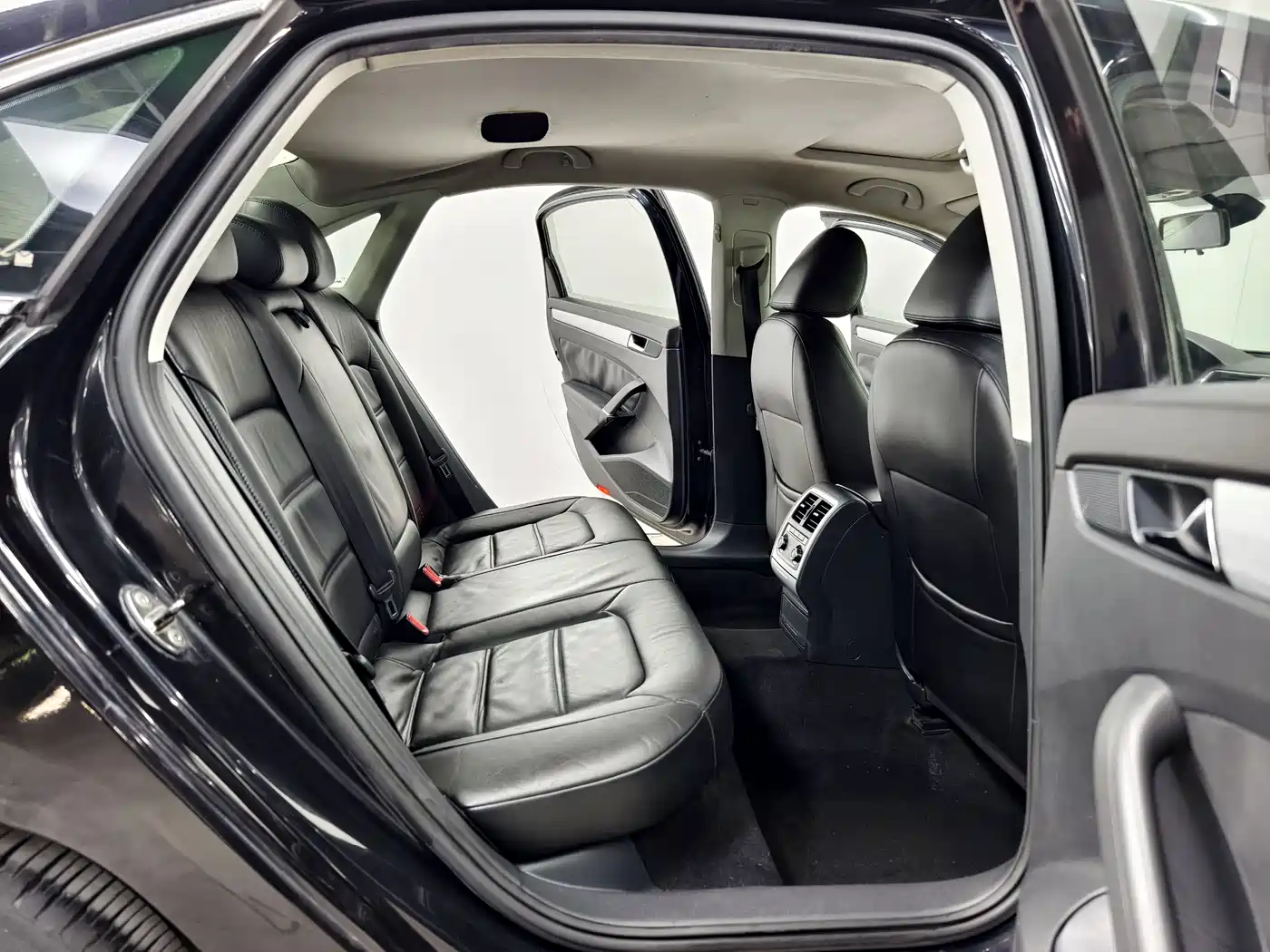 Volkswagen Passat 2011 1.8TSI Automatic Premium Edition фото 16