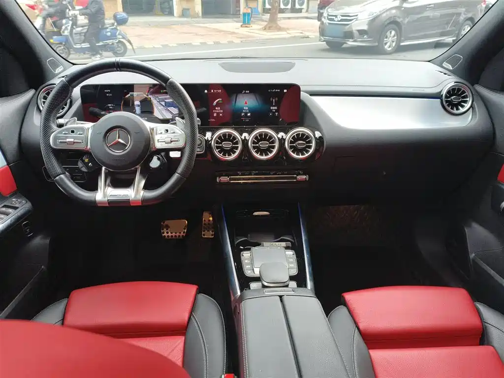 Mercedes-Benz GLA AMG 2022 AMG GLA 35 4MATIC фото 12
