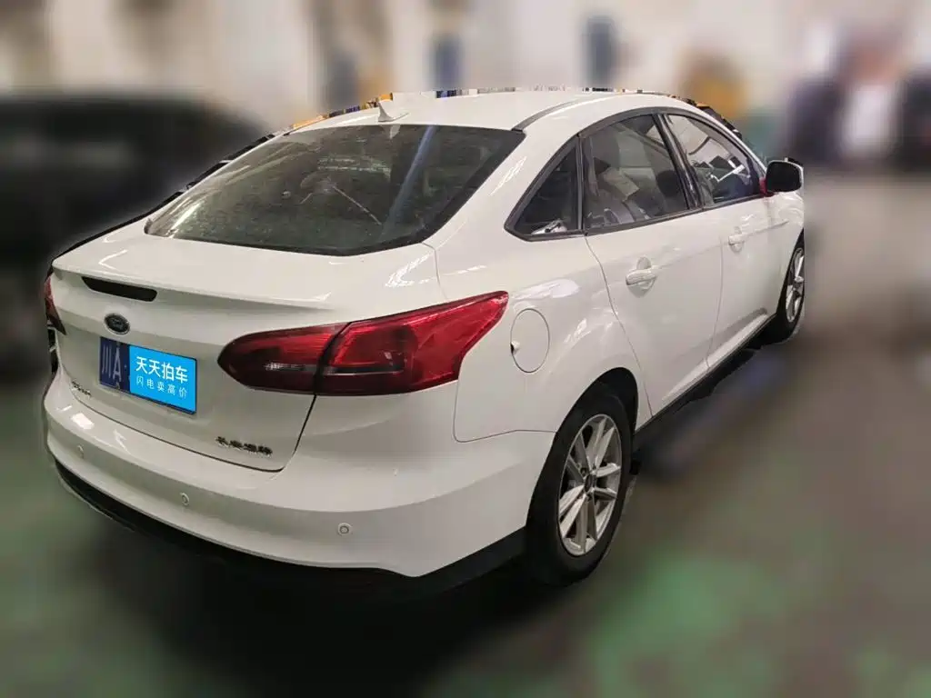 Фото 2 - Ford Focus