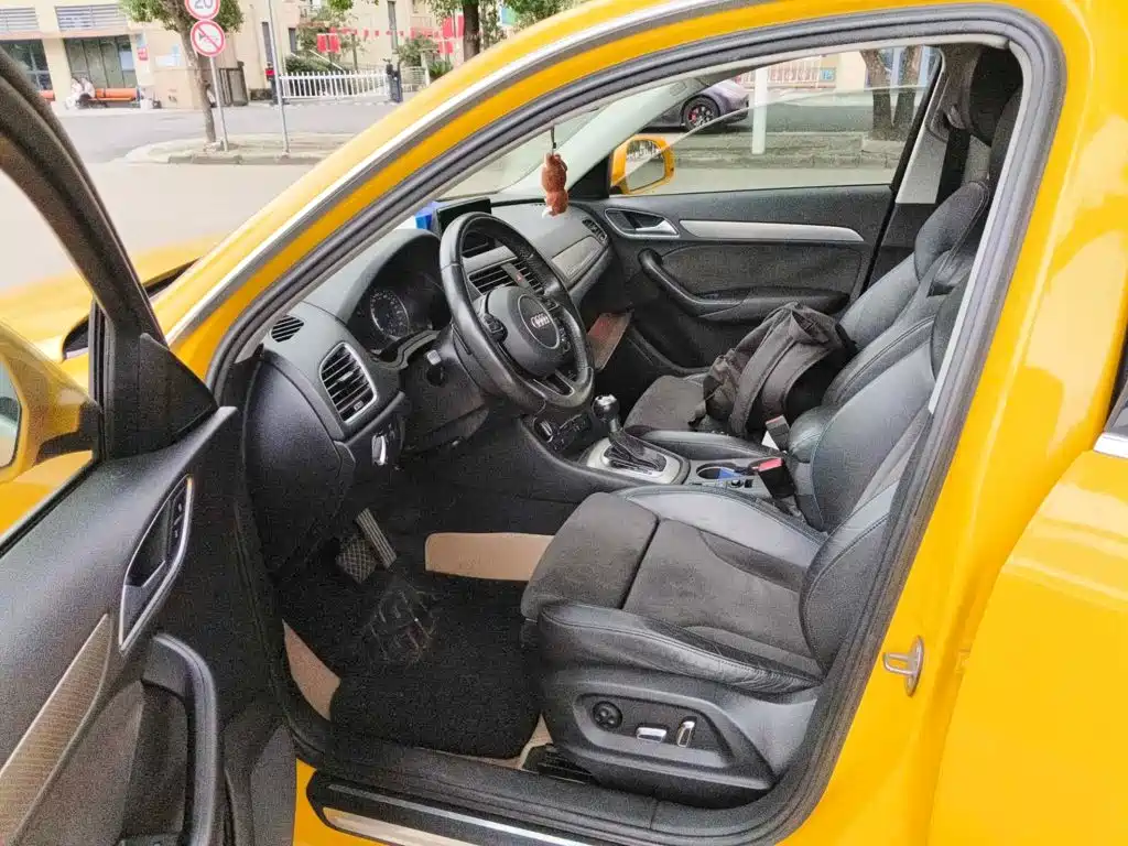 Photo 8 - Audi Q3
