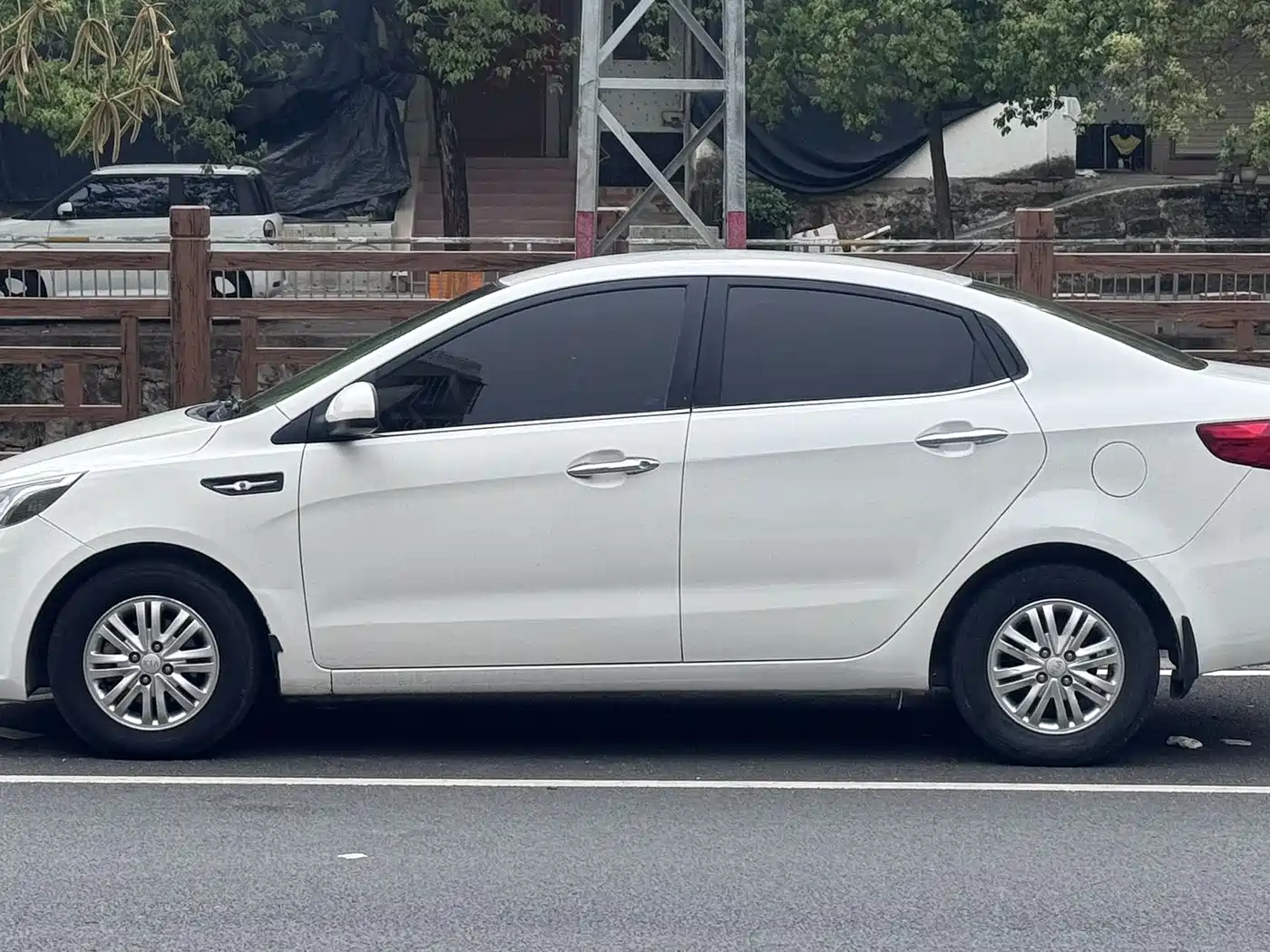 Kia K2 2012 Sedan 1.4L AT GLS Commemorative Edition фото 3