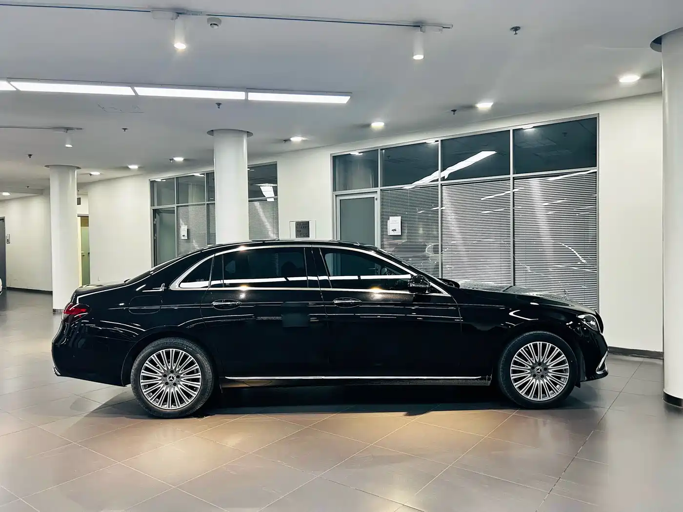 Mercedes-Benz E-Class 2023 Facelift E 300 L Fashion фото 9