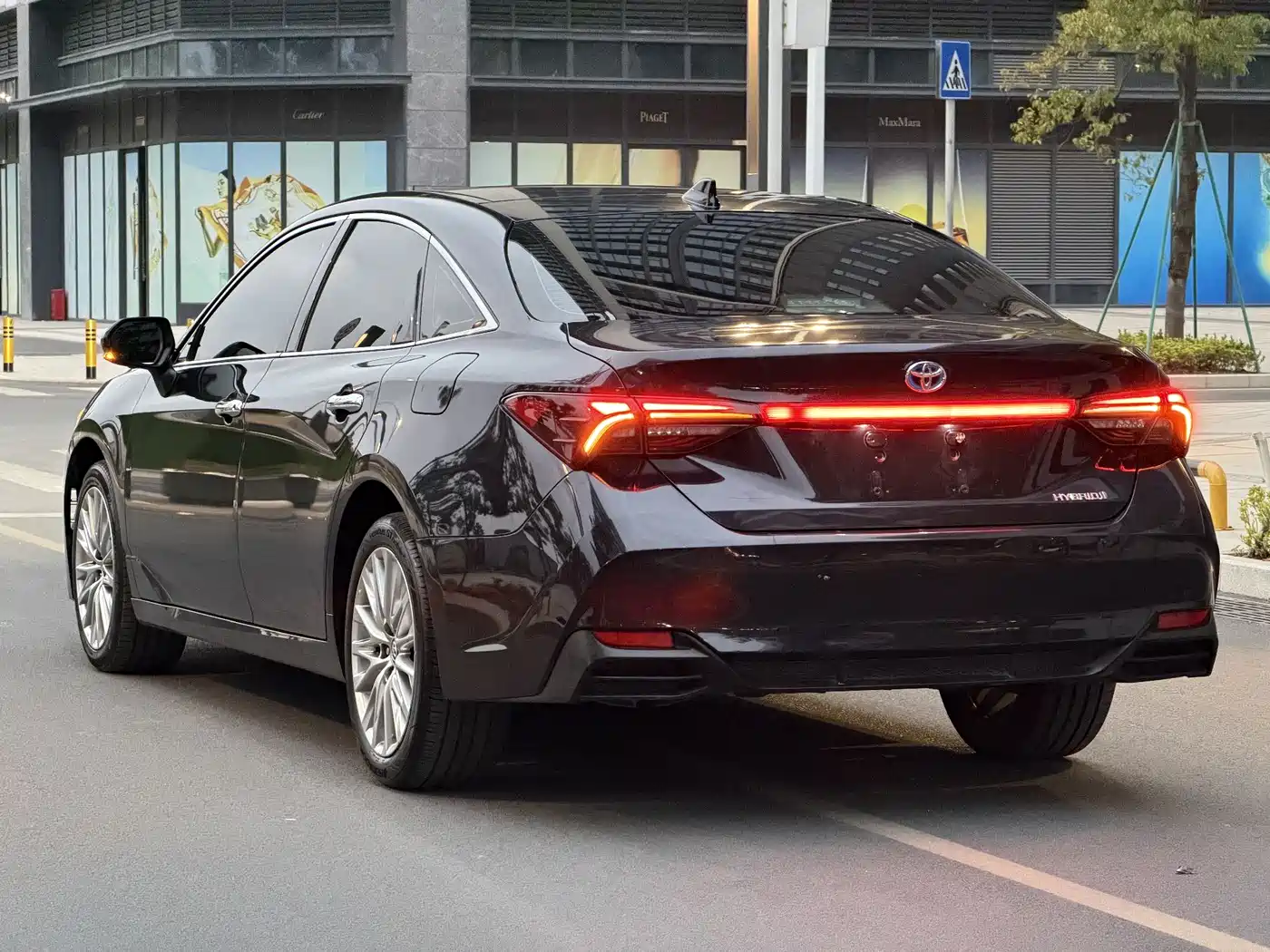 Toyota Avalon 2022 Hybrid 2.5L XLE Premium Edition фото 4