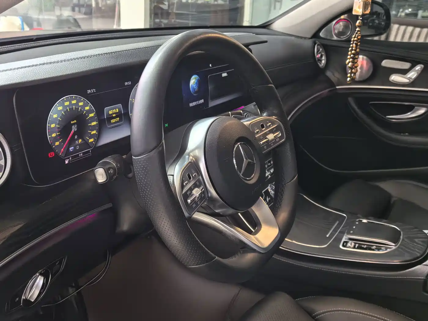 Фото 4 - Mercedes-Benz E-Class