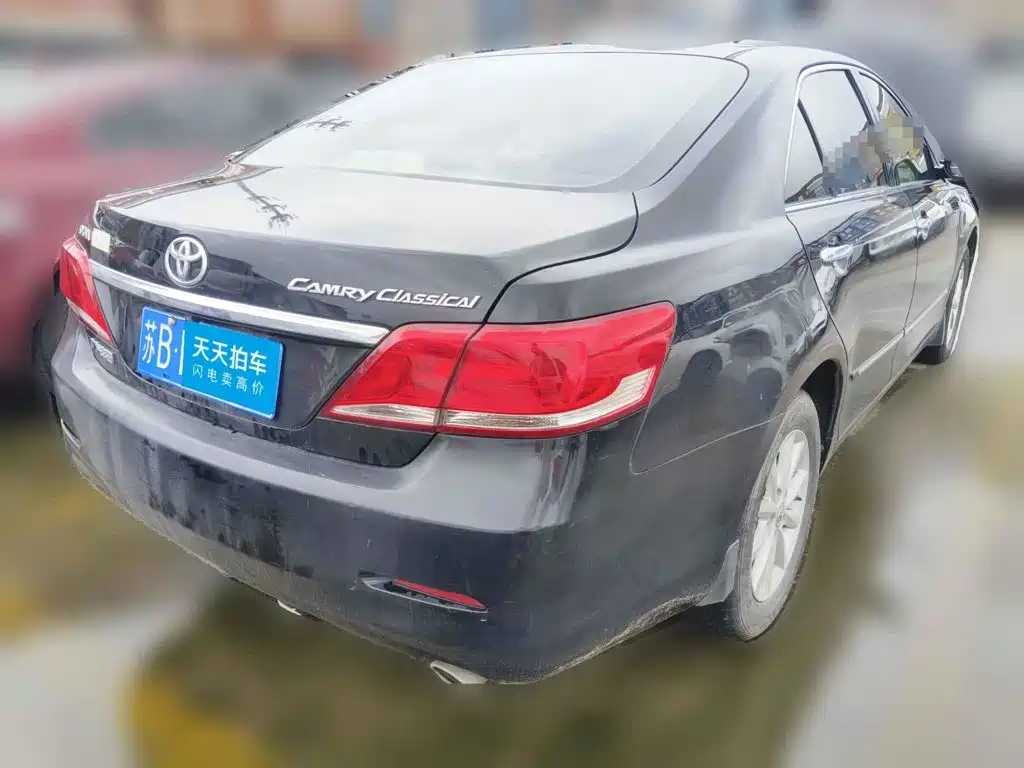 Фото 2 - Toyota Camry