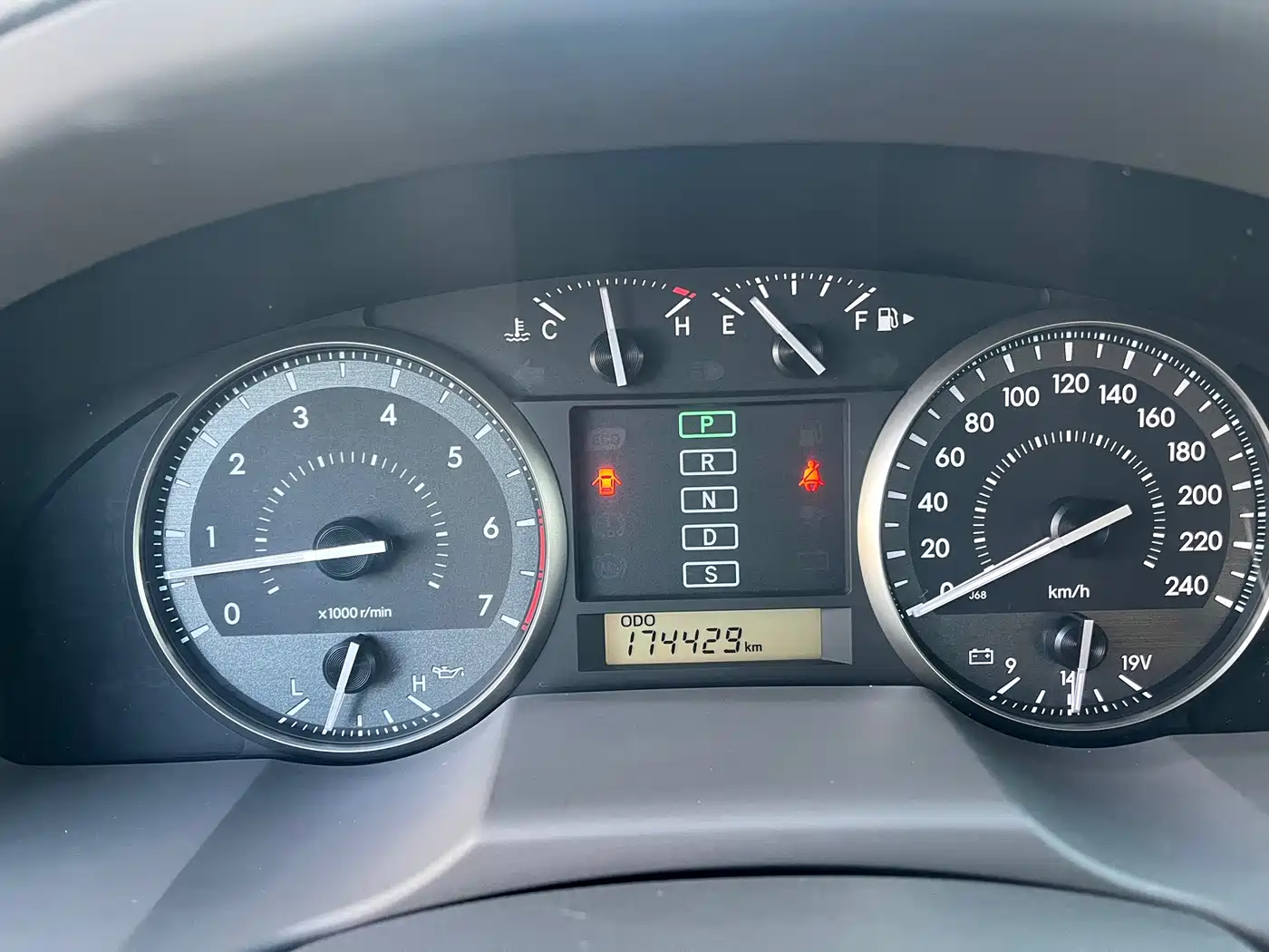 Toyota Land Cruiser 2012 4.0L Automatic VX фото 4