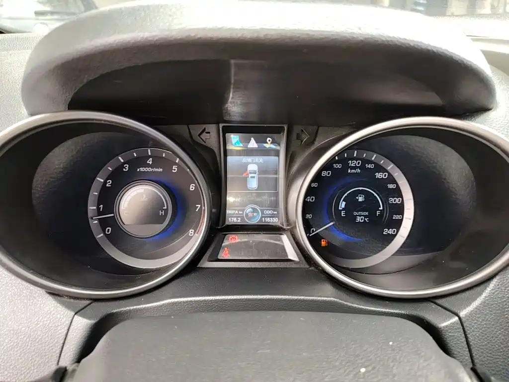 Changan CS75 2014 2014 2.0L Manual Luxury (China IV)