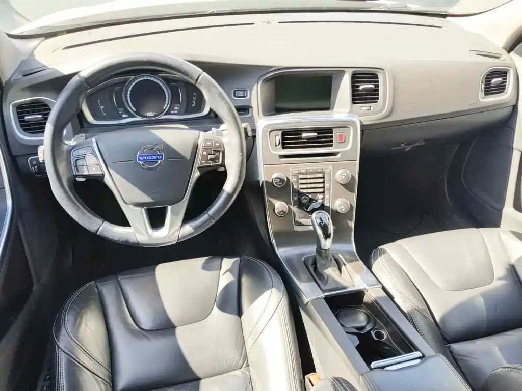 Фото 12 - Volvo V60