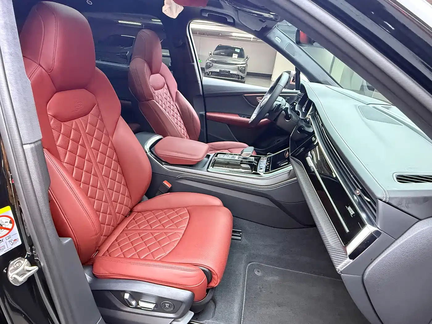 Audi SQ7 2024 4.0 TFSI фото 9