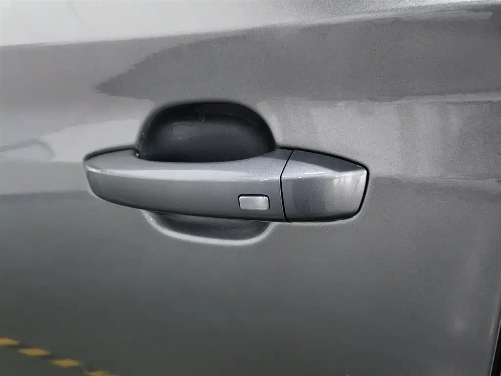 ROEWE RX5 NEW ENERGY
