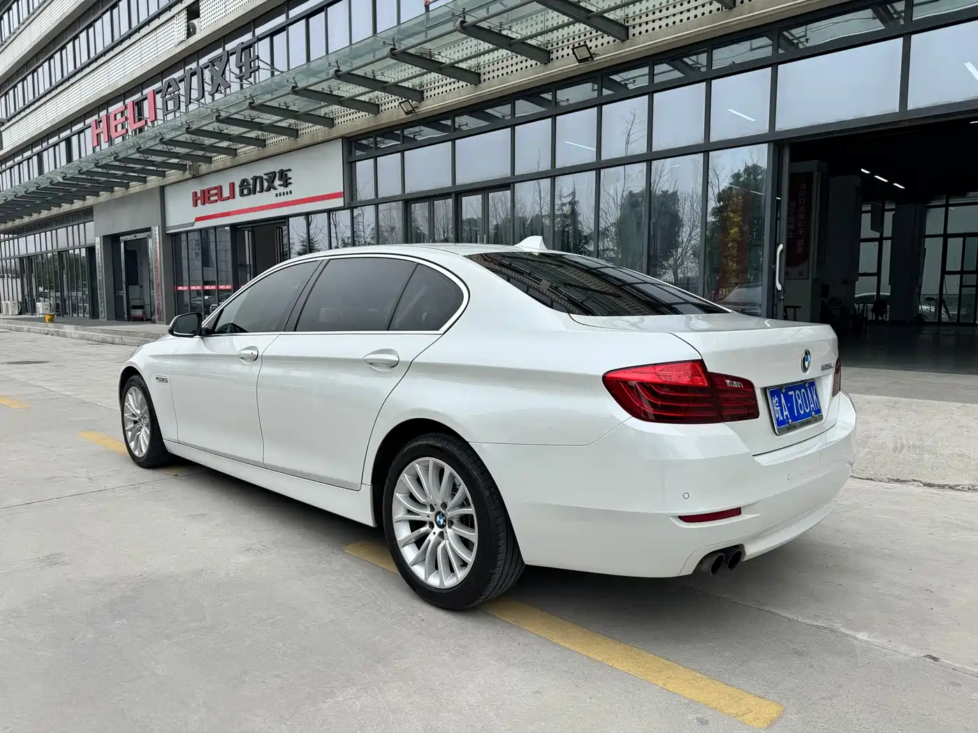 BMW 5 Series 2017 520Li Classic Edition фото 4