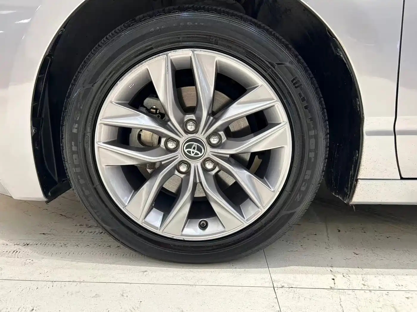 Toyota Avalon 2019 Hybrid 2.5L Luxury Edition China V фото 18