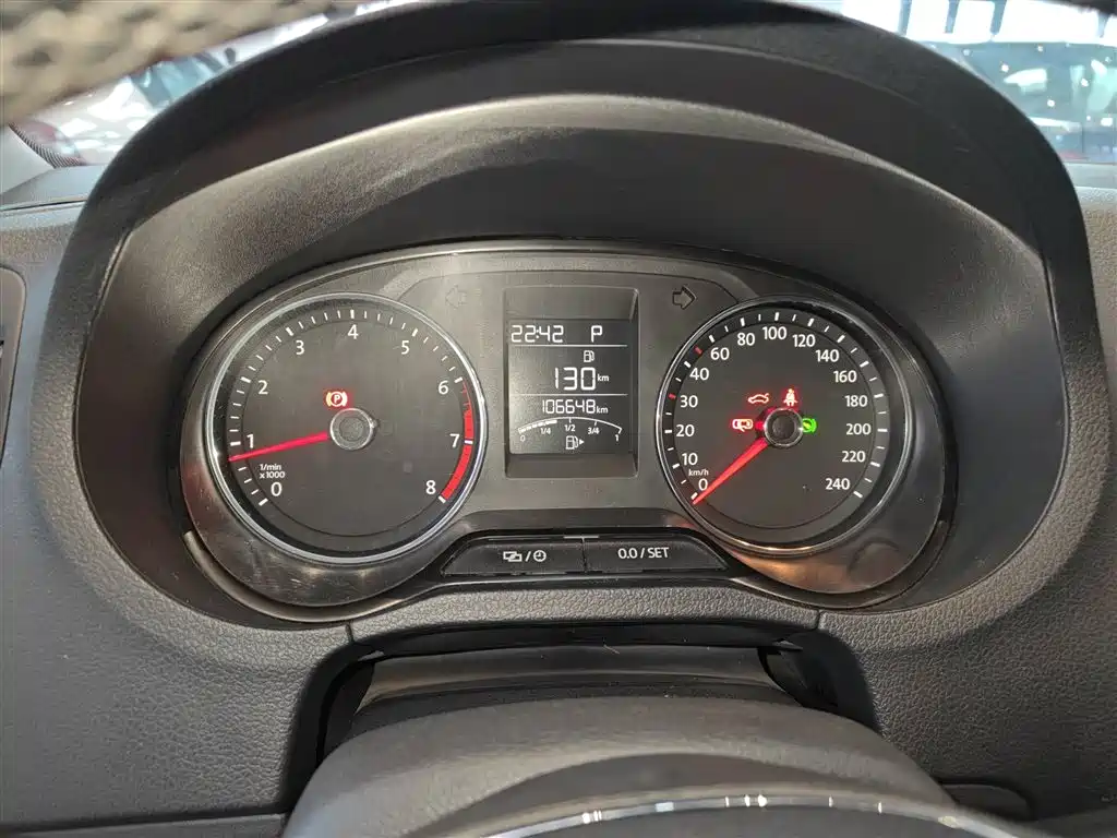 Volkswagen Polo 2016 1.6L Cross Polo Automatic фото 4