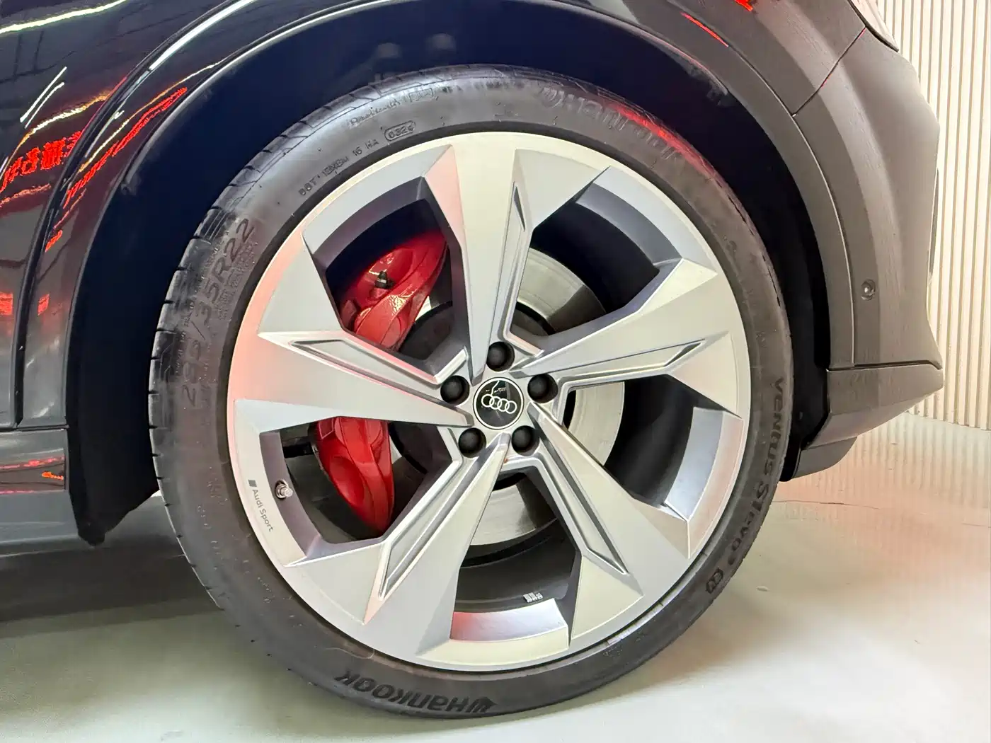 Audi SQ7 2024 4.0 TFSI фото 8