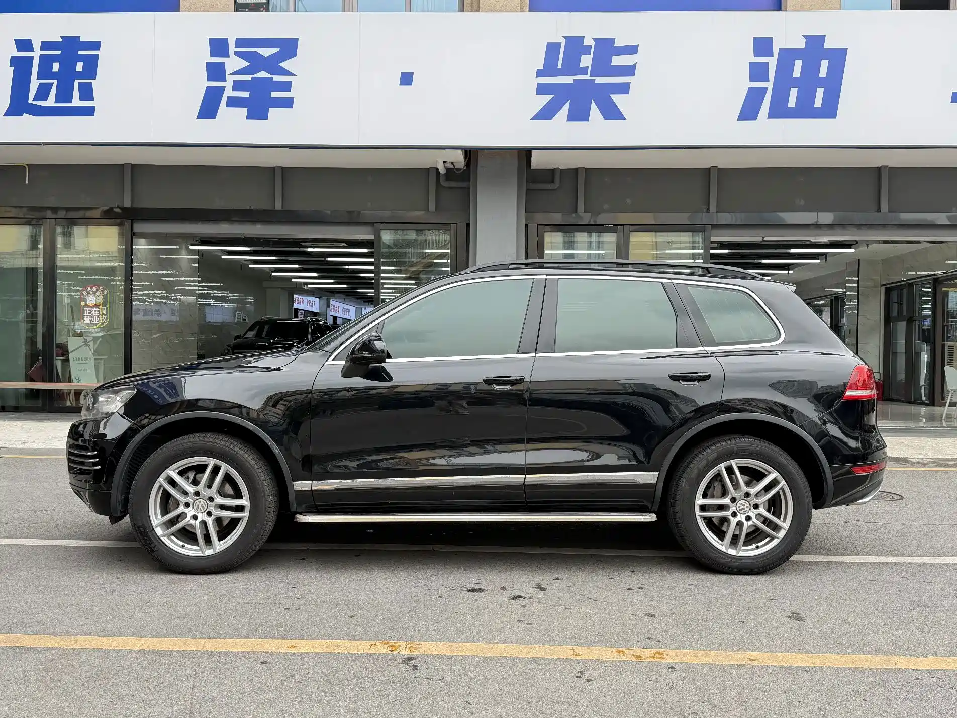 Фото 4 - Volkswagen Touareg