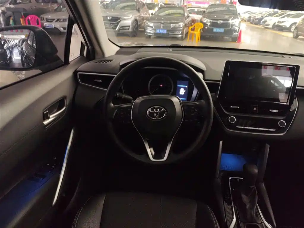 Toyota Frontlander 2022 2.0L CVT Luxury PLUS Edition фото 11