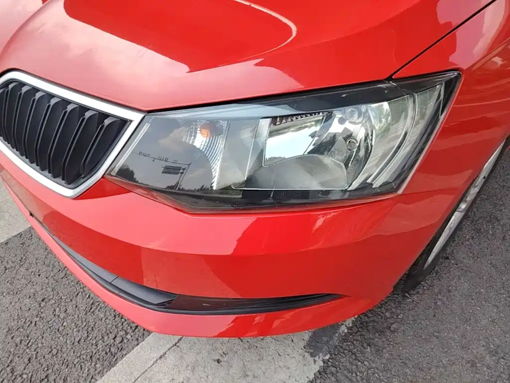 Škoda Fabia 2018 2017 1.4L Auto Car Enjoy Edition