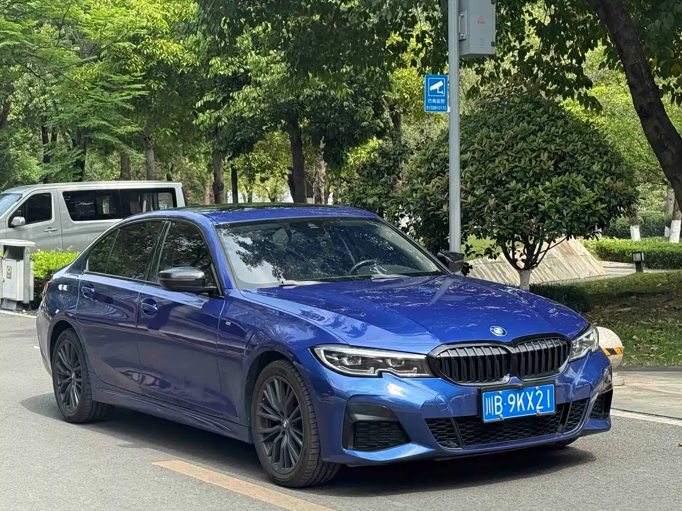 BMW 3 Series 2022 325Li M Sport Shadow Edition фото 9