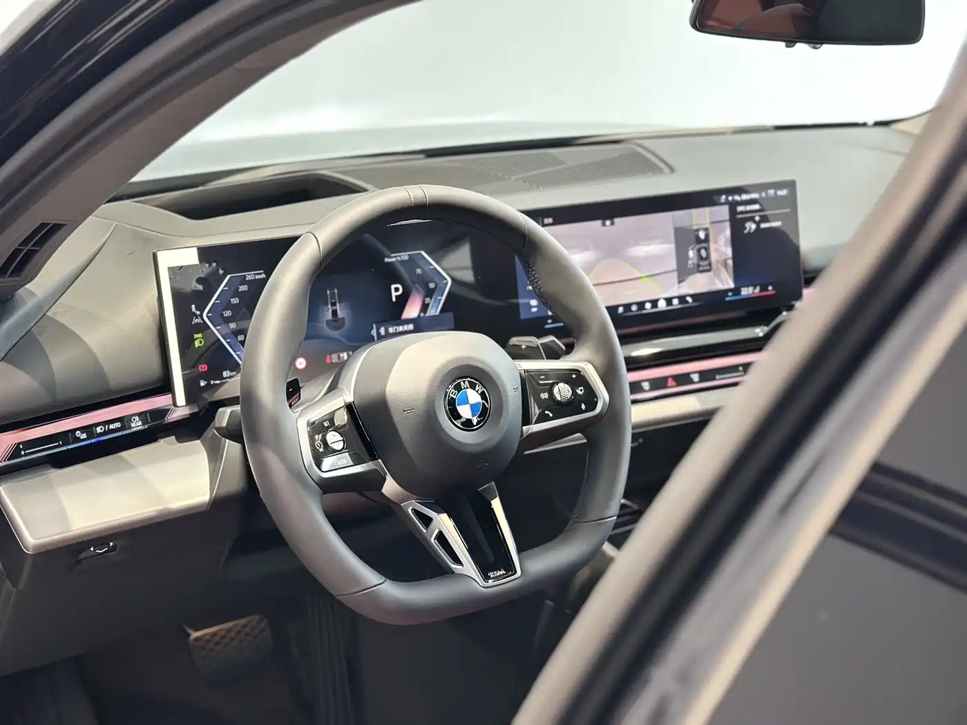 BMW 5 Series 2026 530Li Leading M Sport Package фото 7