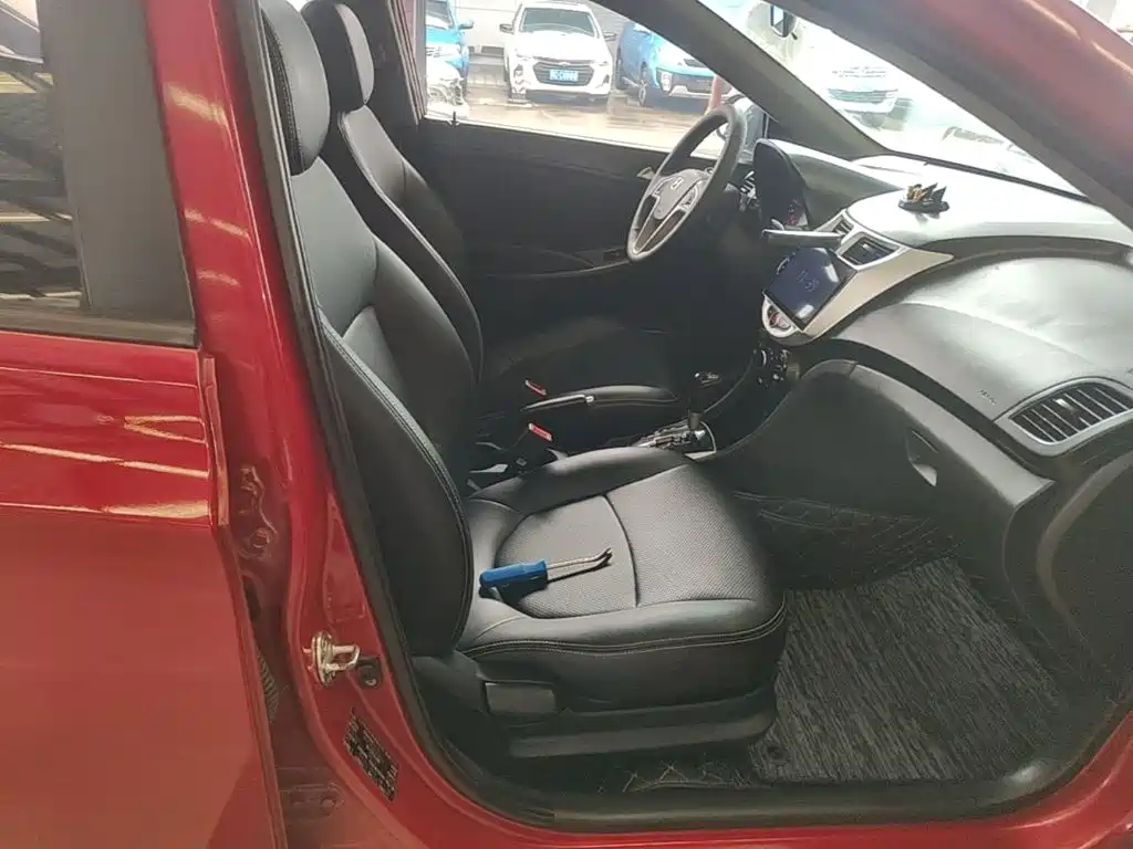 Hyundai Reina 2015 2014 Model 1.6L Automatic TOP
