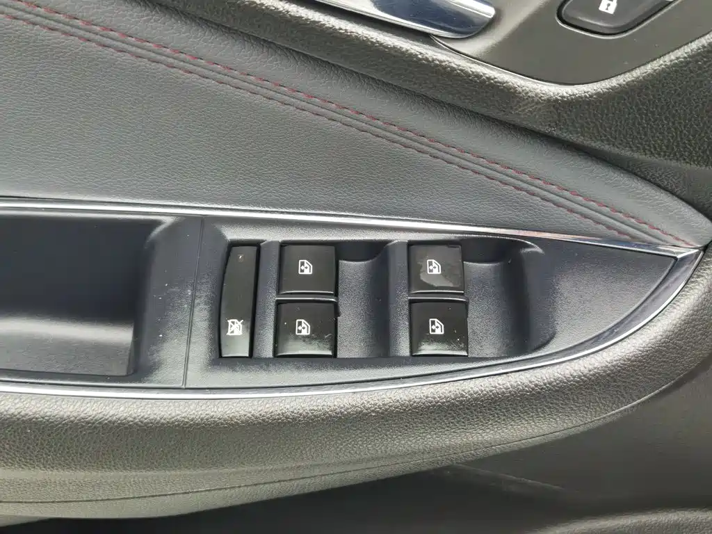 Chevrolet Cruze 2019 2018 Redline 330T Dual-Clutch Leading Edition