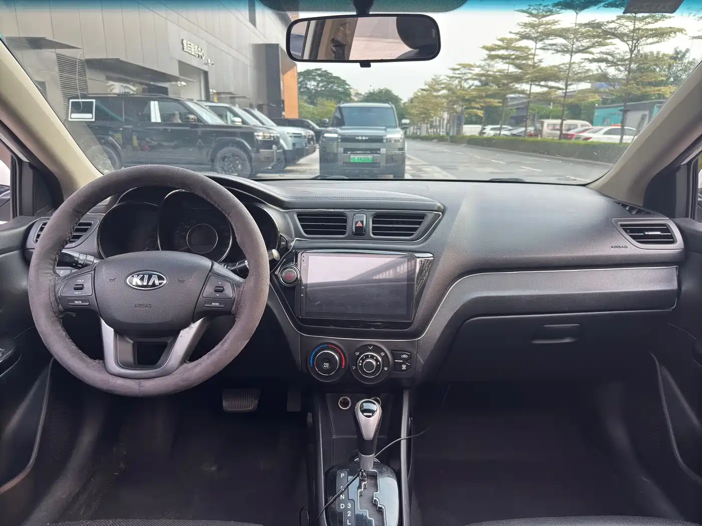Kia K2 2012 Sedan 1.6L AT Premium Commemorative Edition фото 12