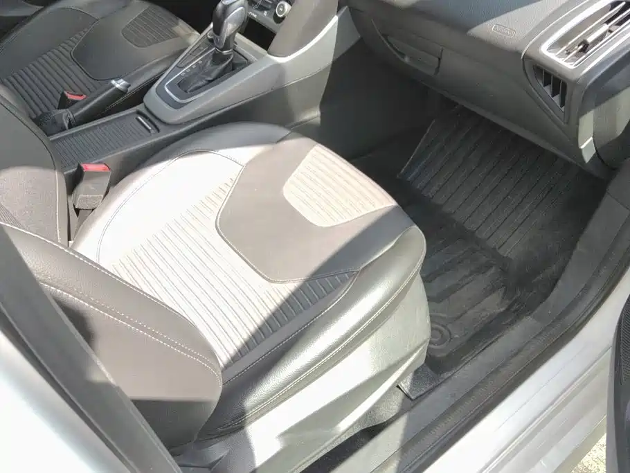 Фото 8 - Ford Focus