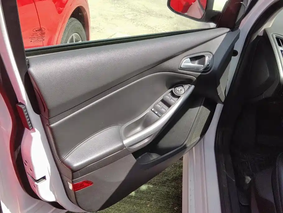 Фото 7 - Ford Focus