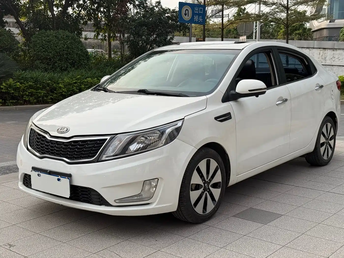 Kia K2 2012 Sedan 1.6L AT Premium Commemorative Edition