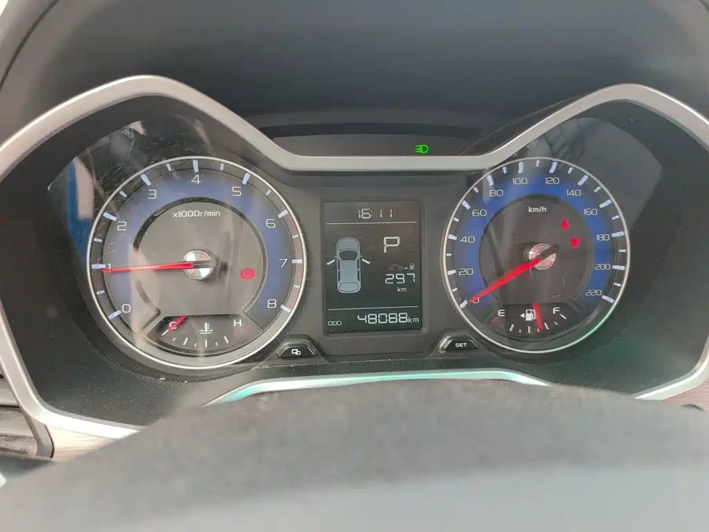 Фото 8 - Geely Vision X3