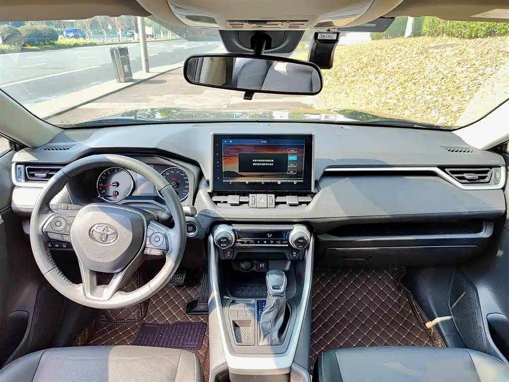 Toyota Wildlander 2022 2.0L CVT FWD Luxury PLUS Edition фото 10