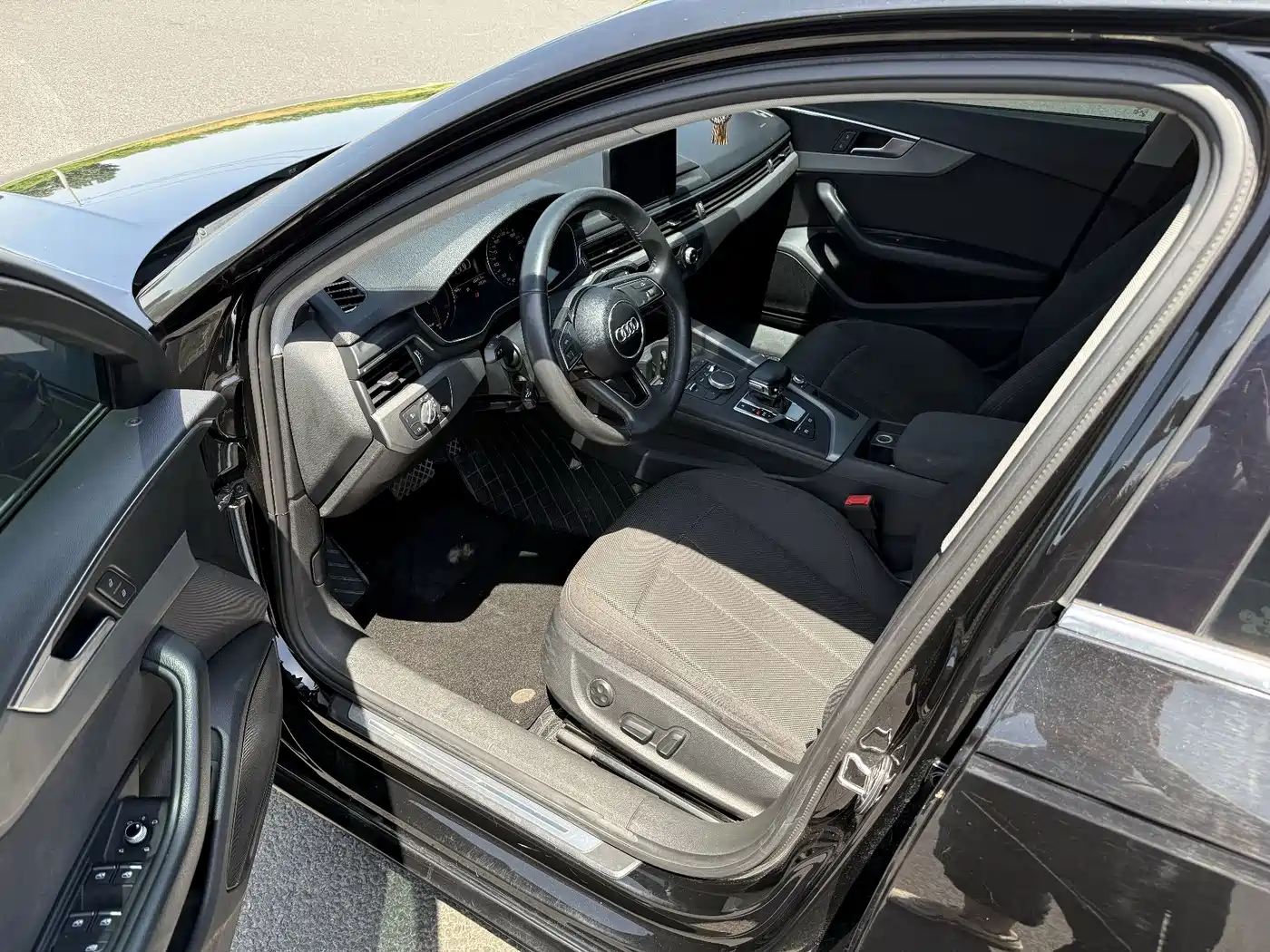 Фото 5 - Audi A4L