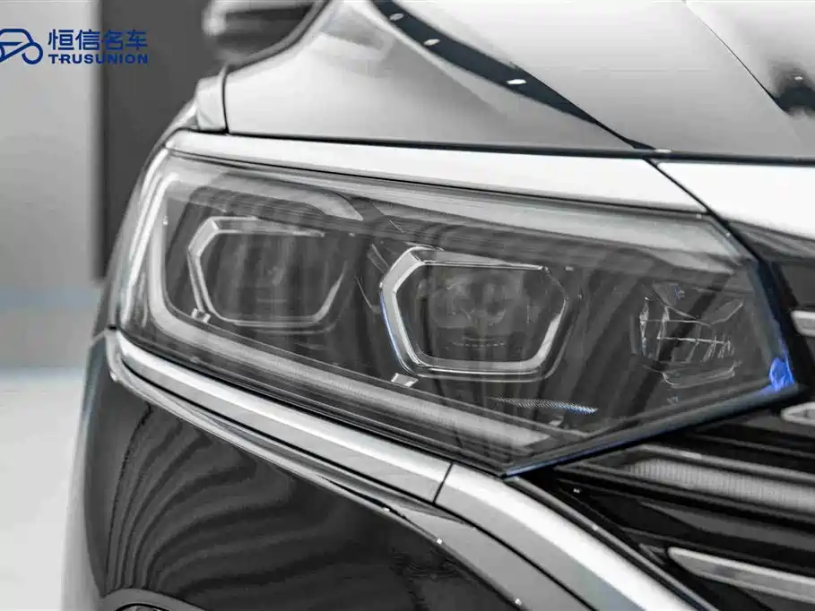 Volkswagen Passat 2022 330TSI Luxury Edition фото 10