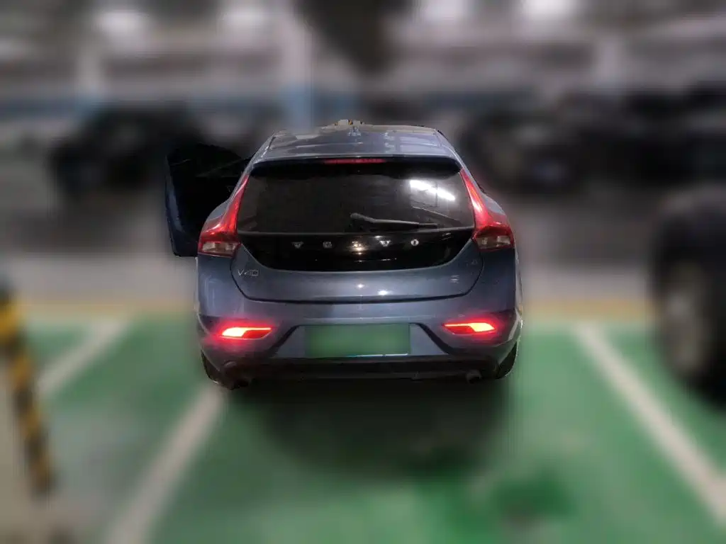 Фото 4 - Volvo V40