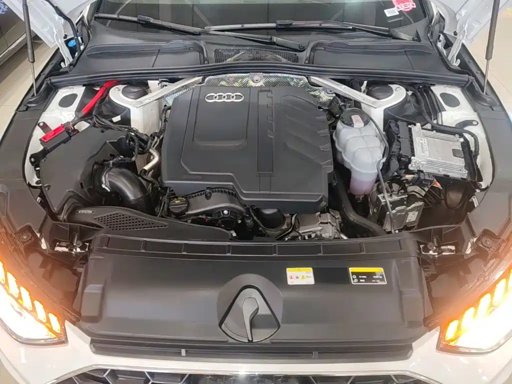 Фото 20 - Audi A4L