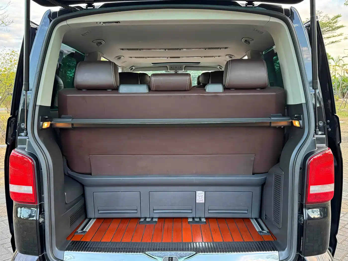 Volkswagen Multivan 2012 2.0TSI 2WD Business Edition фото 21