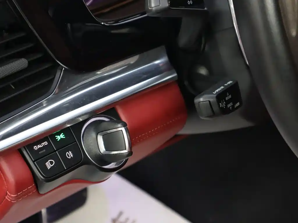 Фото 25 - Porsche Panamera