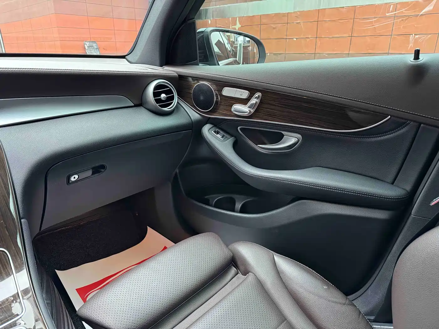 Mercedes-Benz GLC 2018 GLC 260 4MATIC Dynamic фото 12