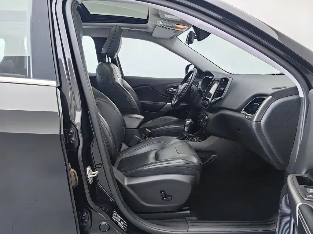 Jeep Cherokee 2020 2019 2.0T 2WD Smart Edition China V