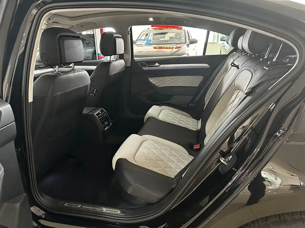 Volkswagen Magotan 2025 Popular Edition 330TSI DSG Luxury фото 29