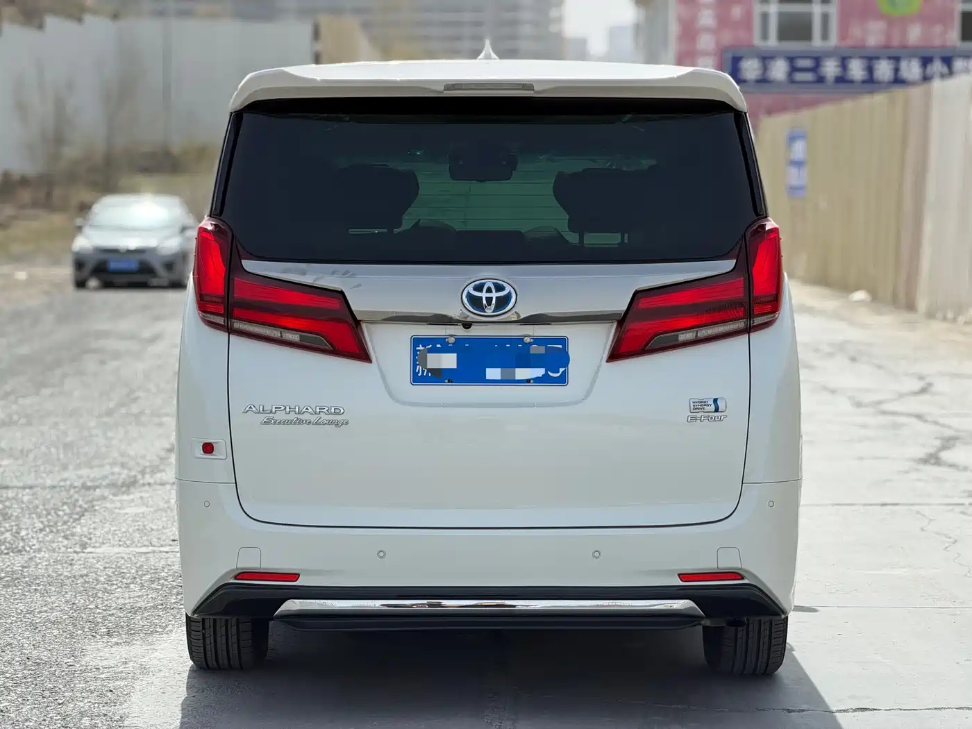 Toyota Alphard 2023 Dual Hybrid 2.5L Ultimate Gold Edition фото 8