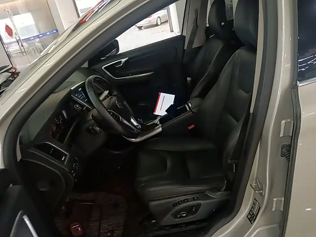 Volvo XC60 2016 2017 T5 AWD Smart Advance