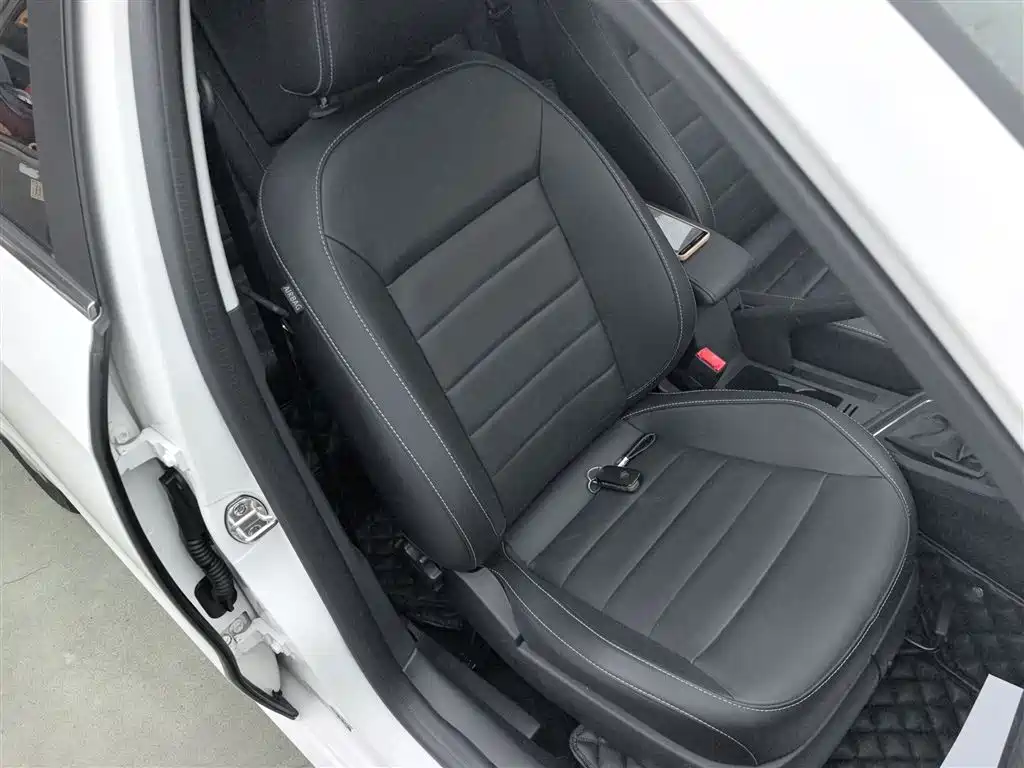 Volkswagen Lavida 2017 1.6L Automatic Comfort Edition фото 25