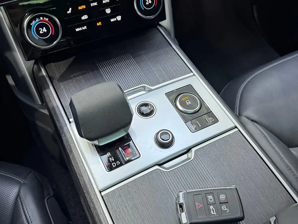 Land Rover Range Rover 2024 2023 4.4 V8 530PS Launch Edition