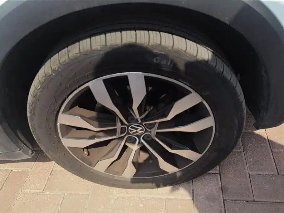 VOLKSWAGEN EXPLORING THE SHADOW