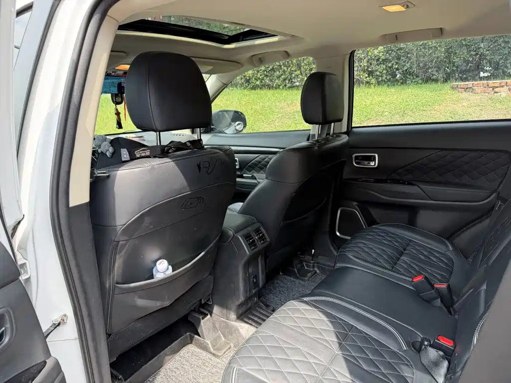 Mitsubishi Outlander 2021 2020 2.4L 4WD Luxury 7-seater