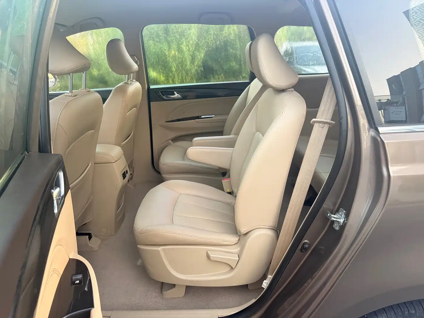 Photo 13 - Baojun 730