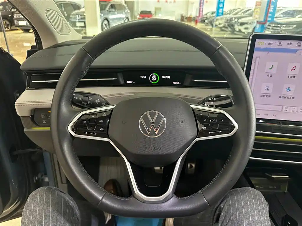 VOLKSWAGEN ID.7 VIZZION