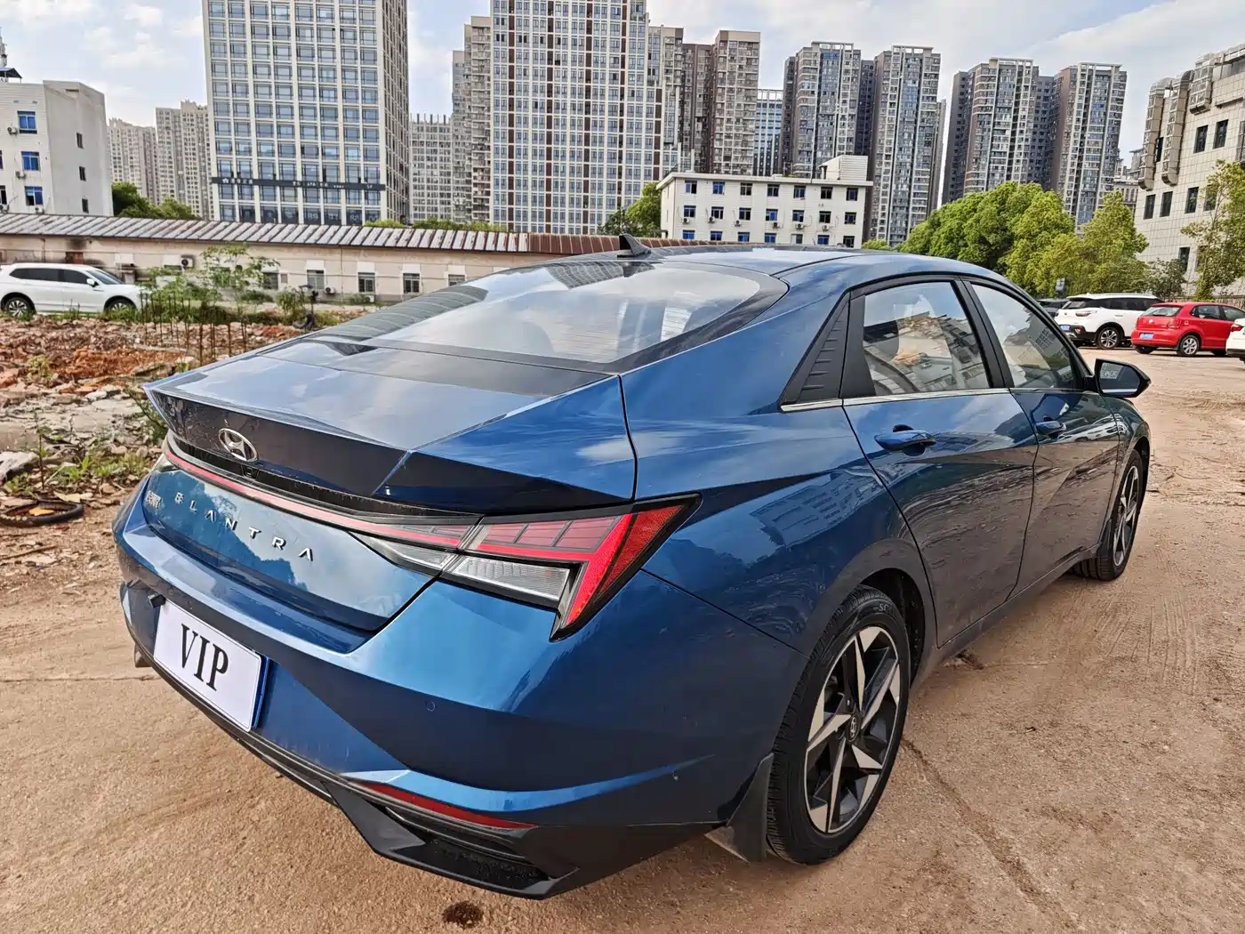 Hyundai Elantra 2021 1.5L CVT LUX Premium Edition фото 9